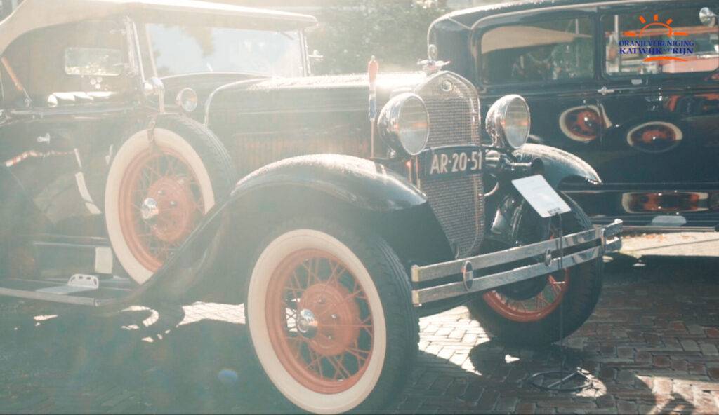 Oldtimer cars lined up